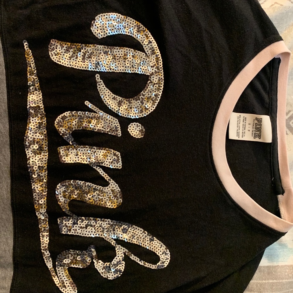 Long sleeve VS pink shirt